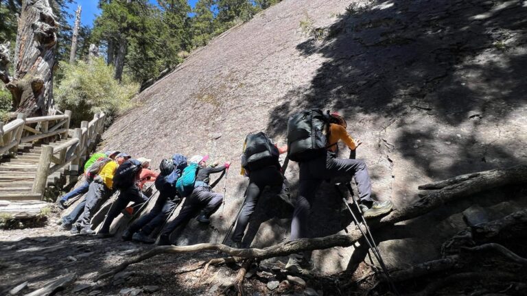 line album 414 15玉山主東西 領隊 黃文信嚮導 陳敏寧 260117 11