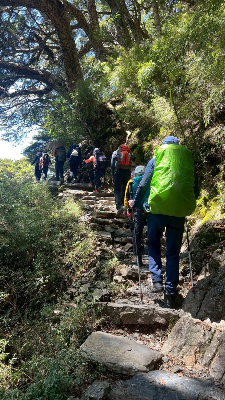 line album 414 15玉山主東西 領隊 黃文信嚮導 陳敏寧 260117 18