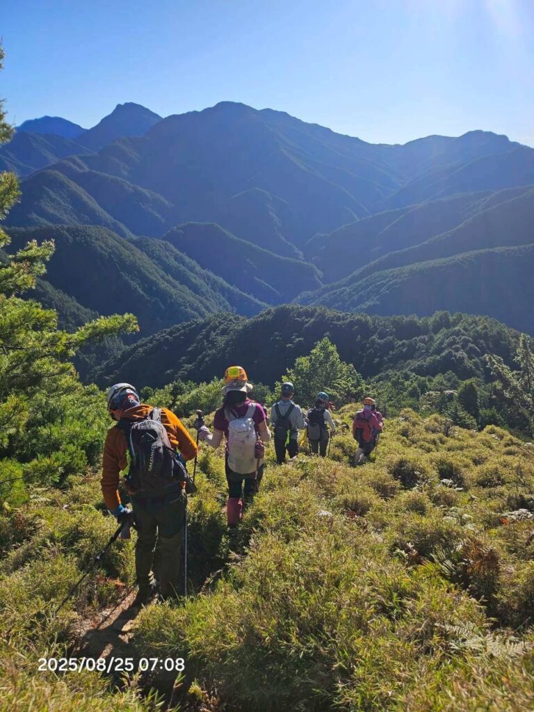 line album 824 26 玉山後四峰 領隊 黃文信 260117 18