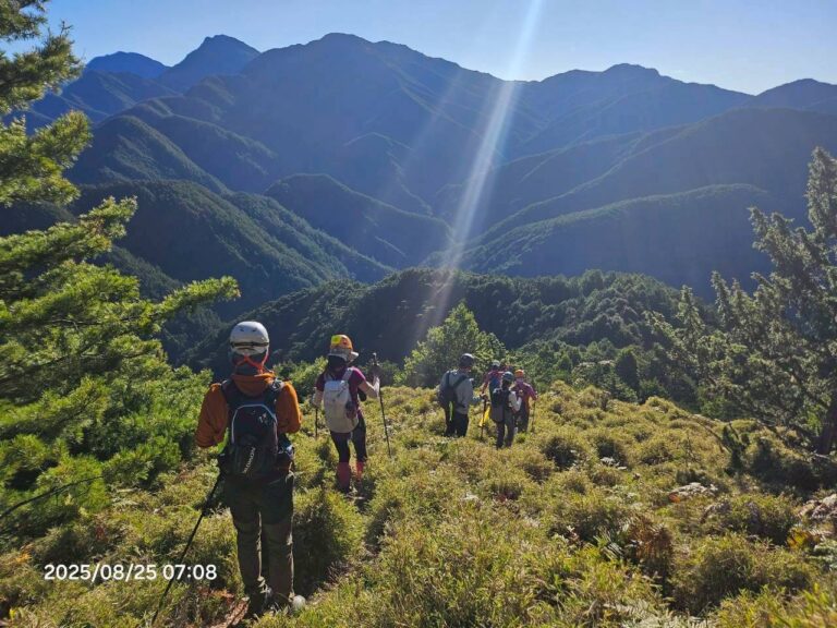 line album 824 26 玉山後四峰 領隊 黃文信 260117 19