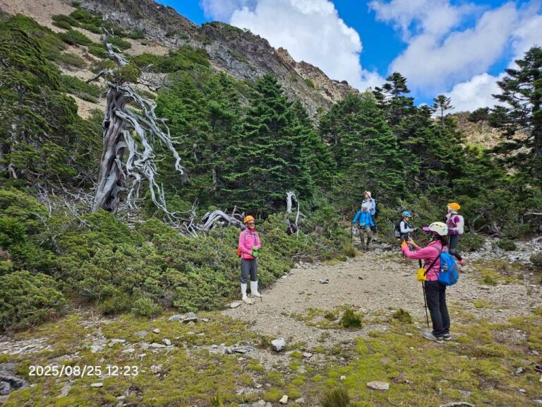 line album 824 26 玉山後四峰 領隊 黃文信 260117 20